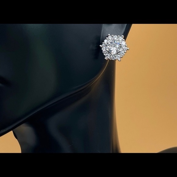 925 Sterling Silver Diamond Halo Starburst‎ Snowflake Elegant Stud Earrings - Picture 5 of 11